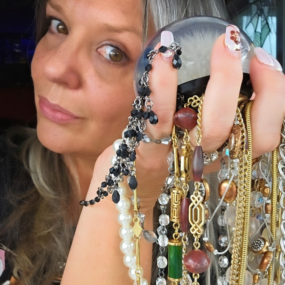 Meet your Posher, Lorrin
